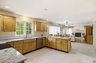 43 Kyle Ct, Meriden, CT 06450 - Photo 3