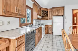 36 Romanock Pl, Fairfield, CT 06824 - Photo 13