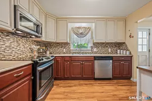 381 Chestnut Hill Ave, Waterbury, CT 06704 - Photo 7