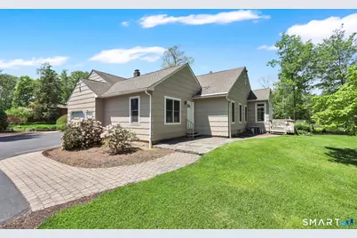 10 Hampshire Lane, Simsbury, CT 06070 - Photo 5