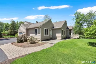 10 Hampshire Ln, Simsbury, CT 06070 - Photo 5