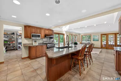 10 Hampshire Lane, Simsbury, CT 06070 - Photo 9