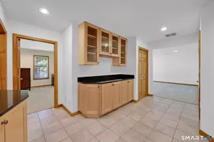 10 Hampshire Ln, Simsbury, CT 06070 - Photo 31