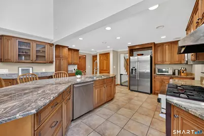 10 Hampshire Lane, Simsbury, CT 06070 - Photo 7