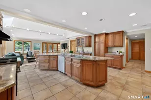 10 Hampshire Ln, Simsbury, CT 06070 - Photo 11