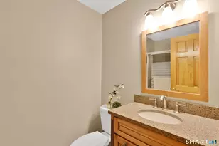 10 Hampshire Ln, Simsbury, CT 06070 - Photo 23