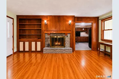 9 Miss Vans Court, Waterford, CT 06385 - Photo 5