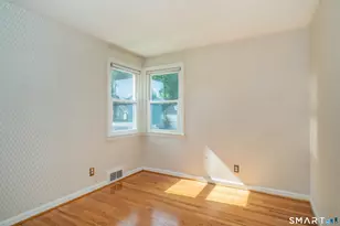 19 Newgate St, West Hartford, CT 06110 - Photo 17