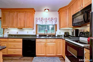 4 Windsor Pl, Naugatuck, CT 06770 - Photo 17