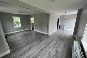 10 Center St, Windsor Locks, CT 06096 - Photo 15
