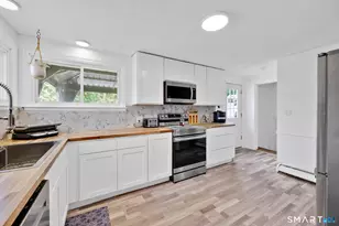 170 Weymouth Rd, Enfield, CT 06082 - Photo 5