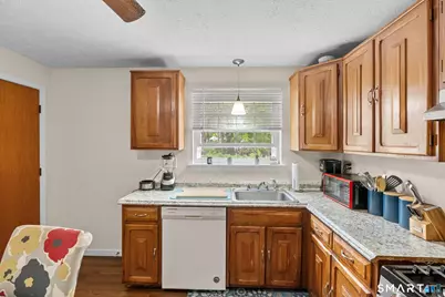 1081 Blue Hills Avenue #B, Bloomfield, CT 06002 - Photo 5