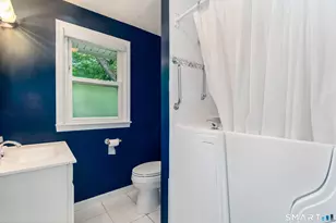 28 Raymonds Dr, Fairfield, CT 06824 - Photo 9