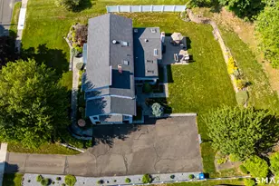 204 Braeside Dr, Hamden, CT 06514 - Photo 37