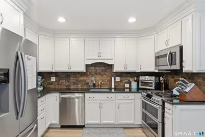 17 Greenbriar Lane, Newtown, CT 06470 - Photo 19