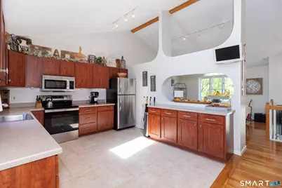 32 Angela Drive, East Haven, CT 06512 - Photo 13