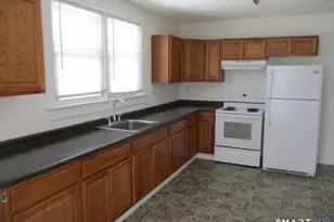 1690 Litchfield Turnpike, Woodbridge, CT 06525 - Photo 3