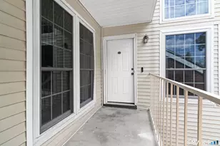 279 Carriage Crossing Ln, Middletown, CT 06457 - Photo 3