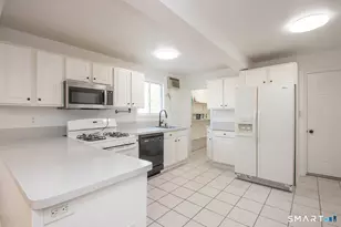 2879 Fairfield Ave, Bridgeport, CT 06605 - Photo 5