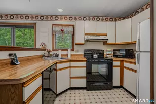 348 Boston Post Rd, Waterford, CT 06385 - Photo 19