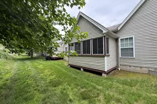 176 Julia Ct, Newtown, CT 06482 - Photo 5