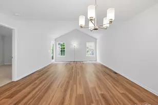 176 Julia Ct, Newtown, CT 06482 - Photo 9