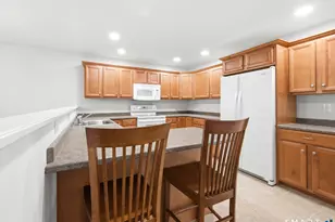 176 Julia Ct, Newtown, CT 06482 - Photo 13