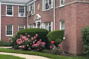 74 Standish Rd, Stamford, CT 06902 - Photo 3