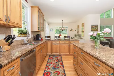 9 Washington Circle #9, Southbury, CT 06488 - Photo 5