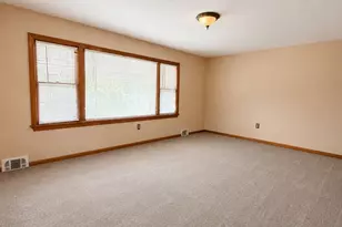 22 Leaf Ave, Waterbury, CT 06705 - Photo 5