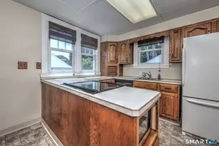 2642 Dixwell Ave, Hamden, CT 06518 - Photo 11