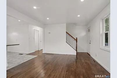 35 Oakleaf Street, Bridgeport, CT 06606 - Photo 3