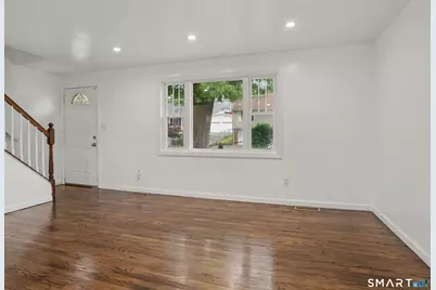 35 Oakleaf Street, Bridgeport, CT 06606 - Photo 5