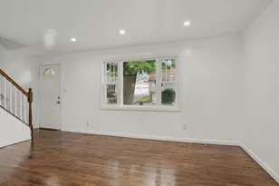 35 Oakleaf St, Bridgeport, CT 06606 - Photo 5