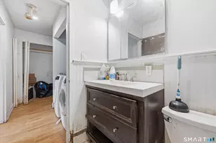 50 Greenhouse Rd, Bridgeport, CT 06606 - Photo 9