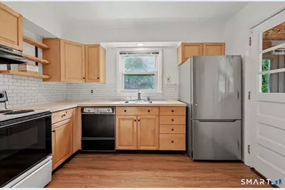 27 Lund Avenue, Stamford, CT 06907 - Photo 13