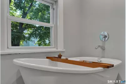 30 Crest Street, New London, CT 06320 - Photo 13