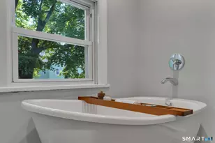 30 Crest St, New London, CT 06320 - Photo 13