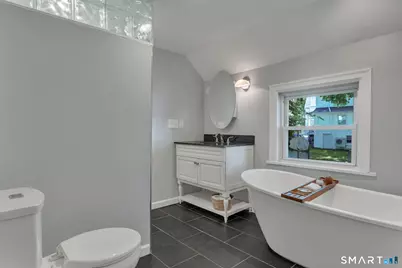 30 Crest Street, New London, CT 06320 - Photo 11