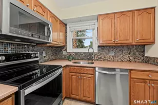 19 Colonial Rd, Stamford, CT 06906 - Photo 11