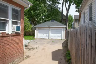 34 Selldan St, West Hartford, CT 06110 - Photo 23