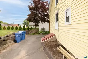 48 Twining St, Bristol, CT 06010 - Photo 25