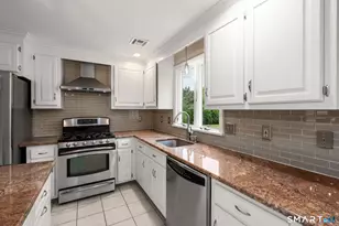 25 Vincent Cir, South Windsor, CT 06074 - Photo 7