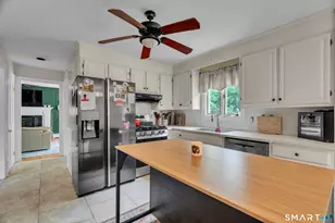 37 Woodside Dr, Branford, CT 06405 - Photo 11