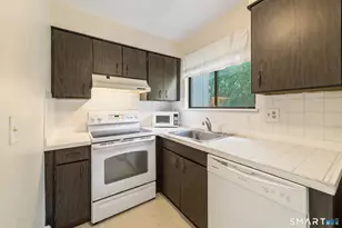 30 Kay Ln, Waterbury, CT 06708 - Photo 9