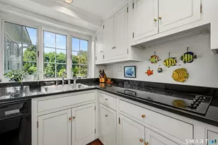 28 Center St, Fairfield, CT 06890 - Photo 23