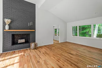 19 Fawn Drive, Woodbridge, CT 06525 - Photo 5