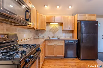 31 Suffield Street, Windsor Locks, CT 06096 - Photo 3
