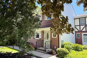 10 E Gate Ln, Hamden, CT 06514 - Photo 1