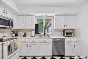 16 Apache Dr, Brookfield, CT 06804 - Photo 5